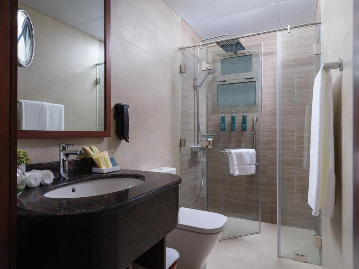 Doubletree By Hilton Muscat Qurum Exterior foto