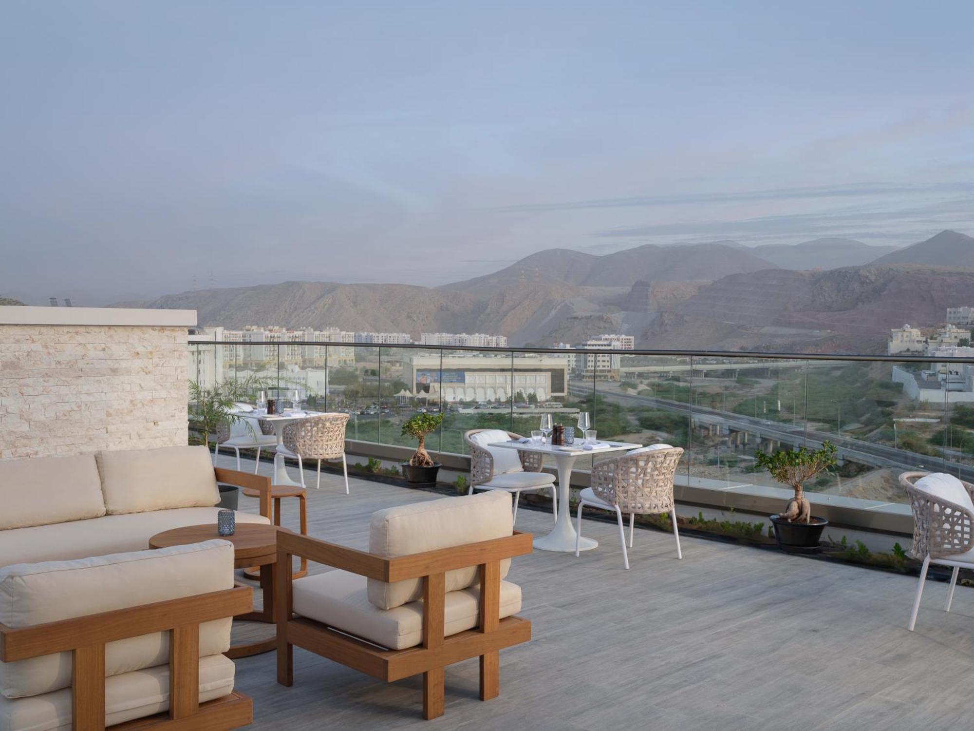 Doubletree By Hilton Muscat Qurum Exterior foto